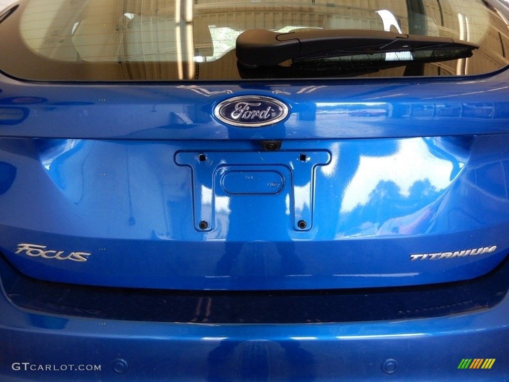 2018 Focus Titanium Hatch - Lightning Blue / Medium Soft Ceramic photo #7