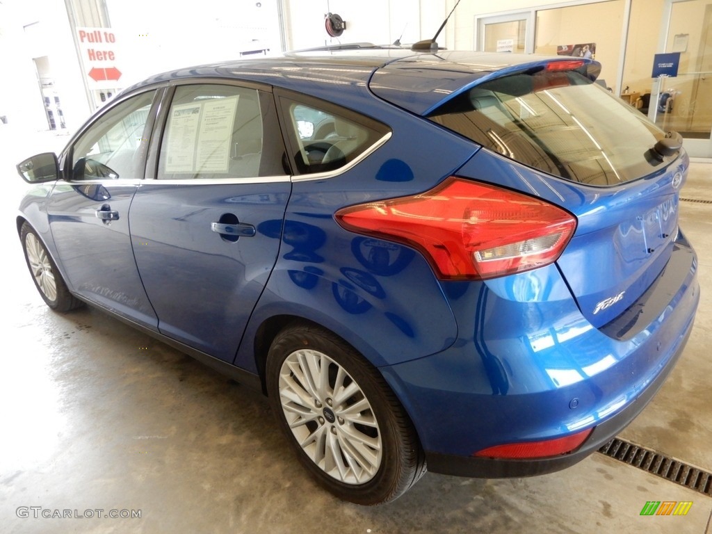 2018 Focus Titanium Hatch - Lightning Blue / Medium Soft Ceramic photo #9