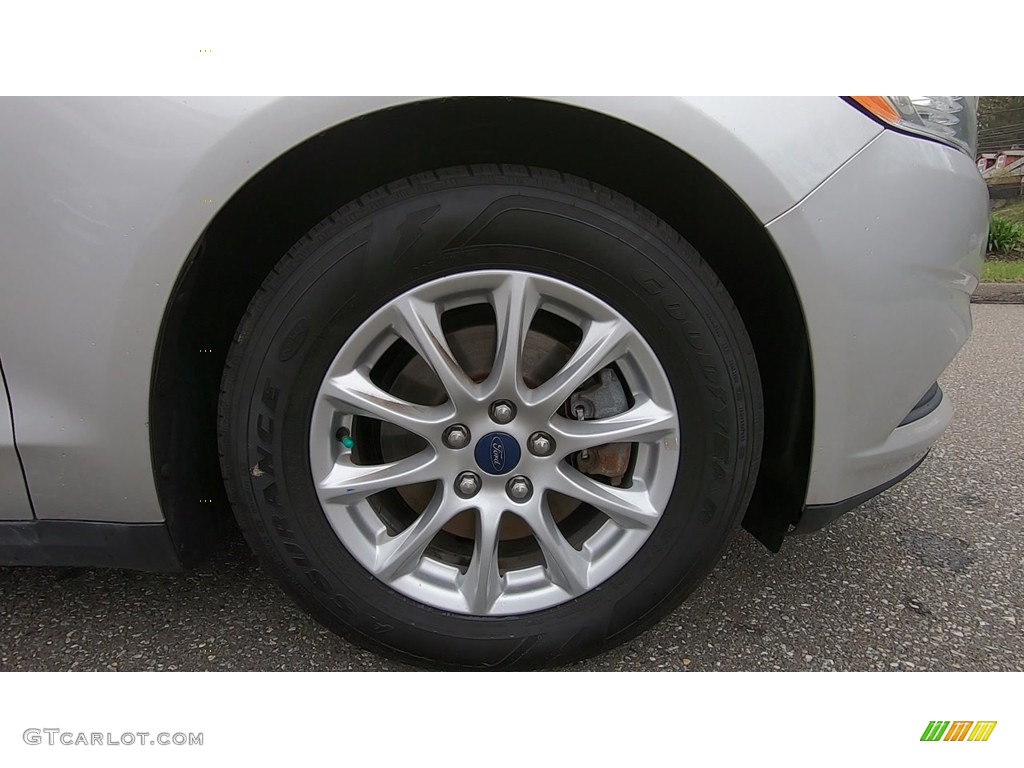 2015 Fusion S - Ingot Silver Metallic / Earth Gray photo #25