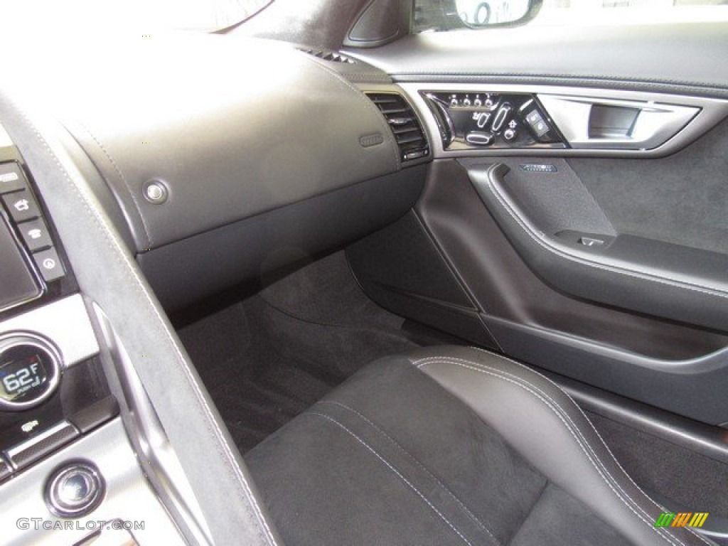 2016 F-TYPE Coupe - Ultimate Black Metallic / Jet photo #14