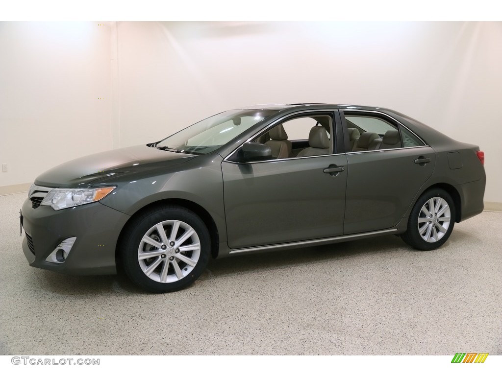 2012 Camry XLE - Cypress Green Pearl / Ivory photo #3