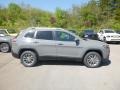Sting-Gray - Cherokee Latitude Plus 4x4 Photo No. 6