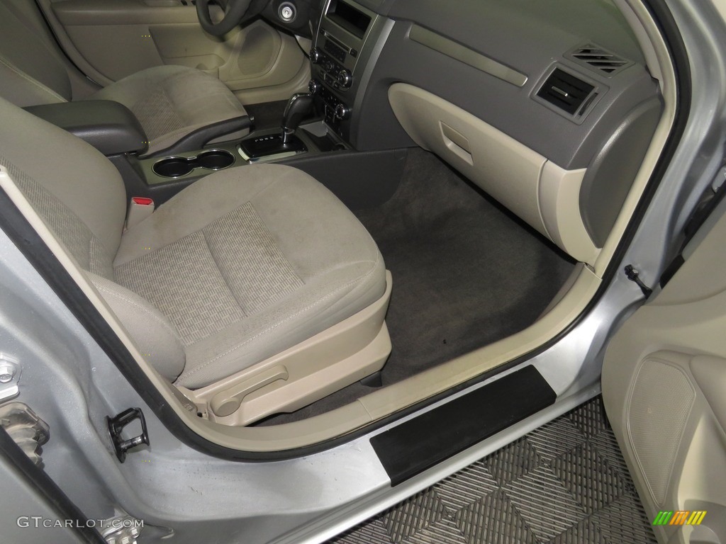2010 Fusion S - Brilliant Silver Metallic / Medium Light Stone photo #24