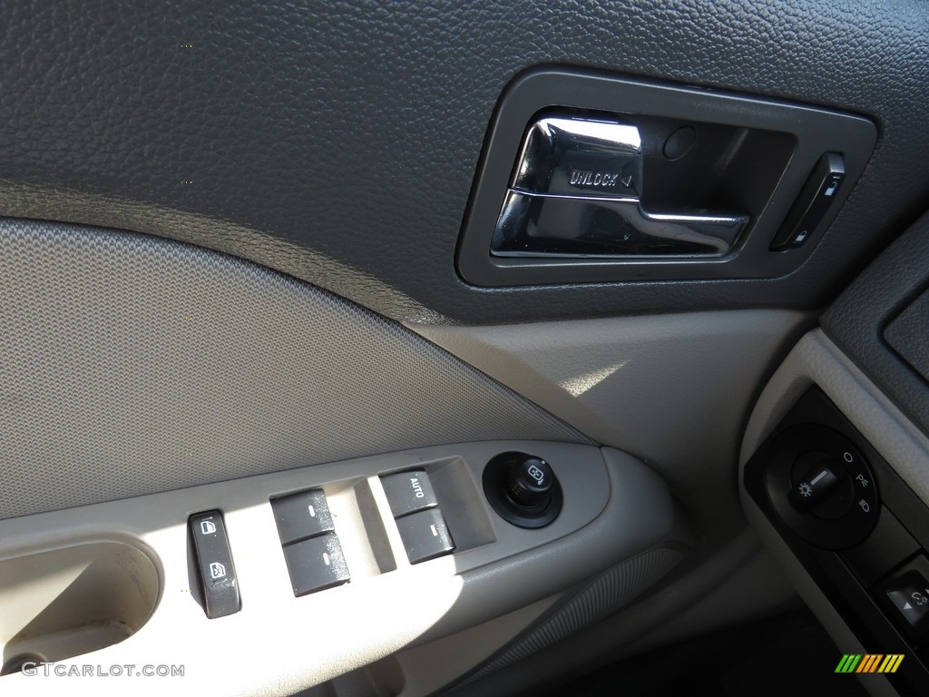 2010 Fusion S - Brilliant Silver Metallic / Medium Light Stone photo #28