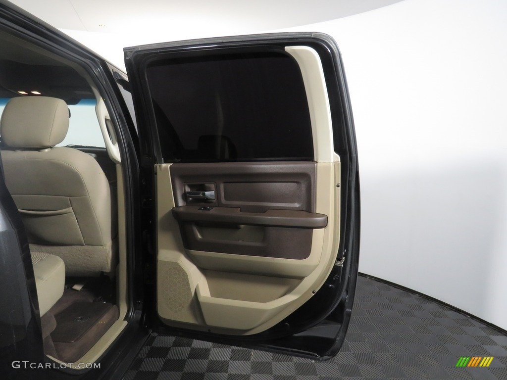 2010 Ram 2500 SLT Crew Cab 4x4 - Brilliant Black Crystal Pearl / Light Pebble Beige/Bark Brown photo #25