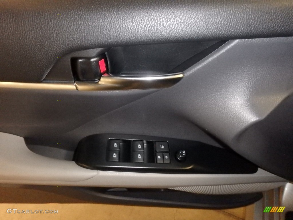 2019 Camry Hybrid LE - Celestial Silver Metallic / Ash photo #9
