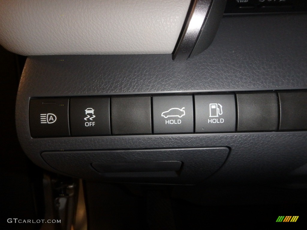 2019 Camry Hybrid LE - Celestial Silver Metallic / Ash photo #14