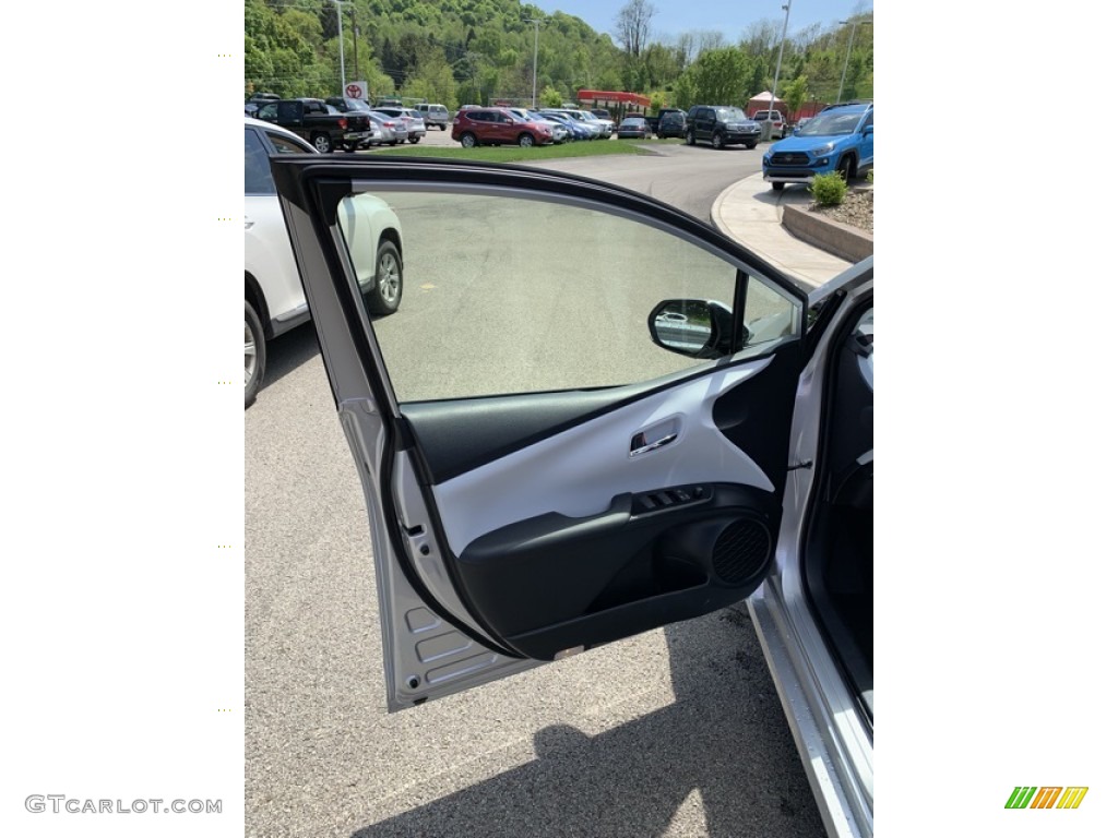 2019 Prius L Eco - Classic Silver Metallic / Moonstone photo #8