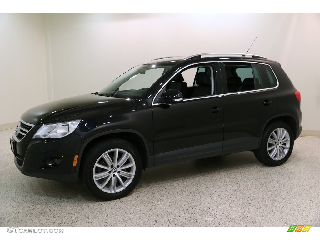 2011 Tiguan SE 4Motion - Deep Black Metallic / Charcoal photo #3