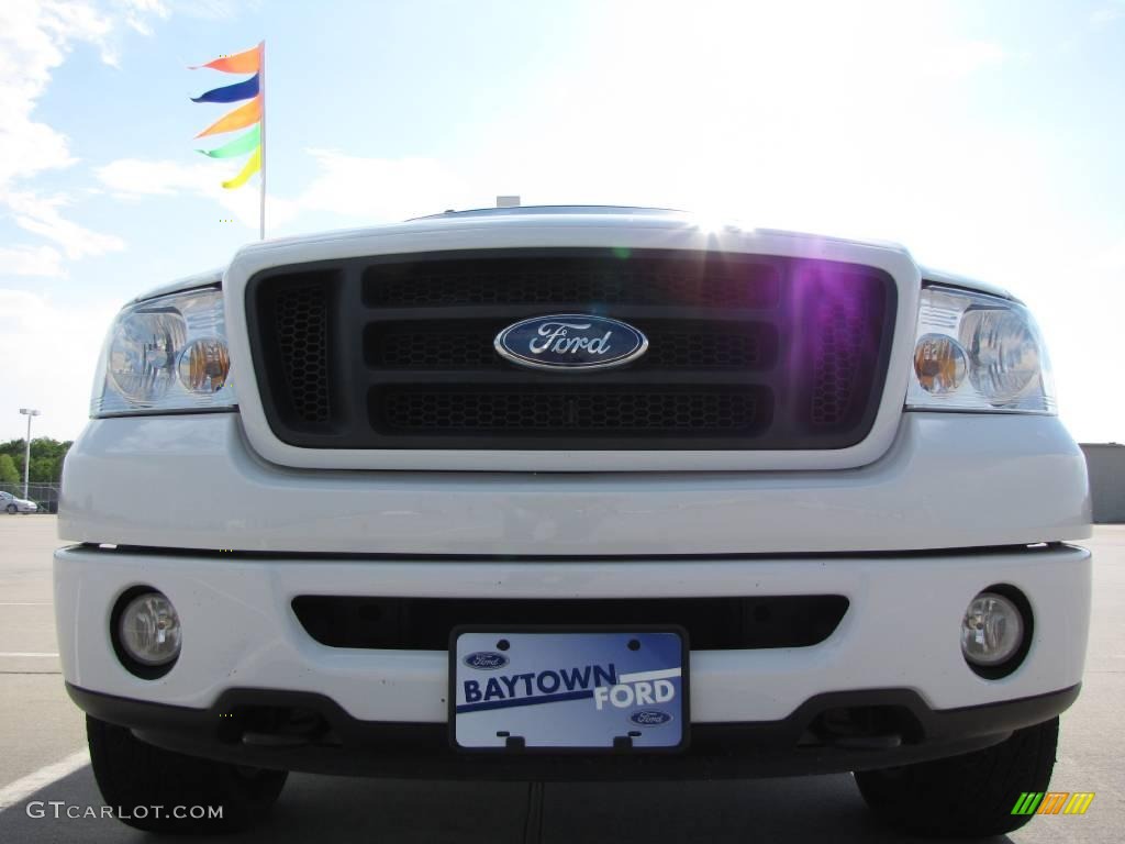 2006 F150 FX4 SuperCrew 4x4 - Oxford White / Black photo #2