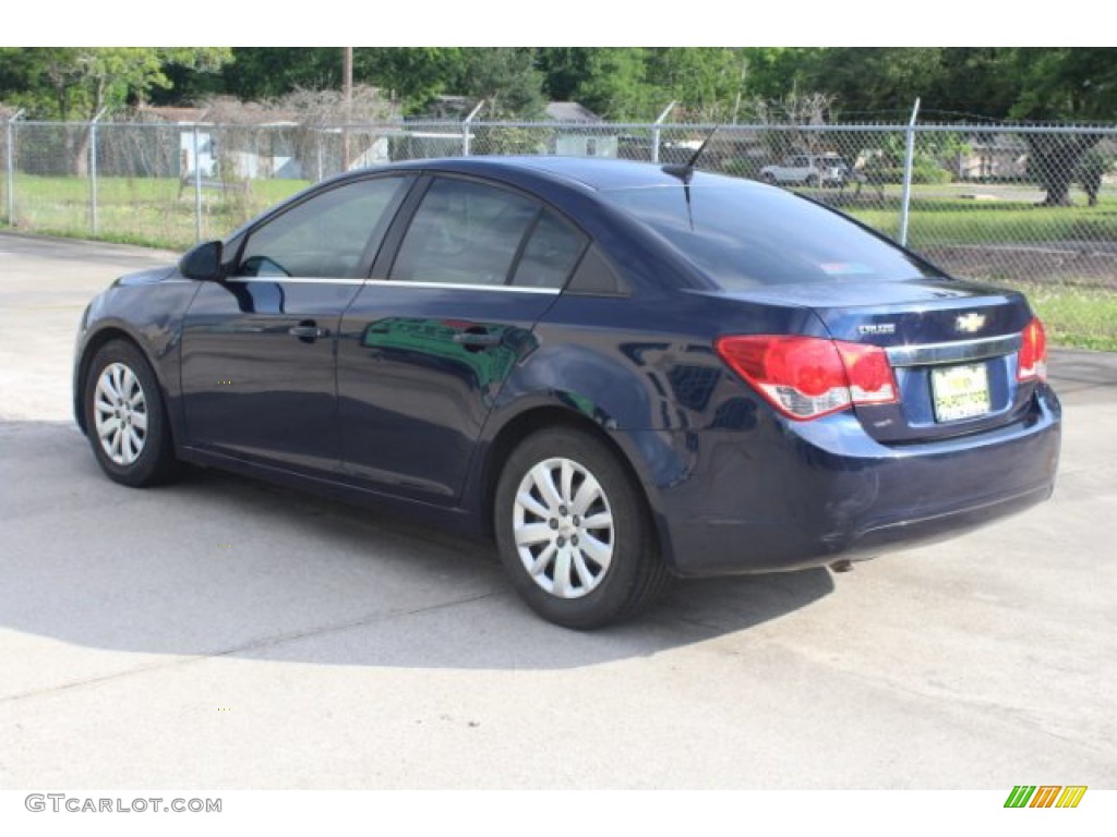 2011 Cruze LS - Imperial Blue Metallic / Jet Black/Medium Titanium photo #7