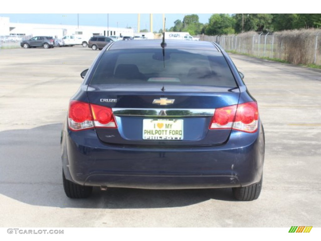 2011 Cruze LS - Imperial Blue Metallic / Jet Black/Medium Titanium photo #8