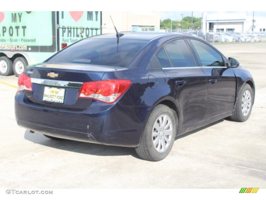 2011 Cruze LS - Imperial Blue Metallic / Jet Black/Medium Titanium photo #9