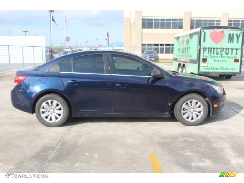 2011 Cruze LS - Imperial Blue Metallic / Jet Black/Medium Titanium photo #10