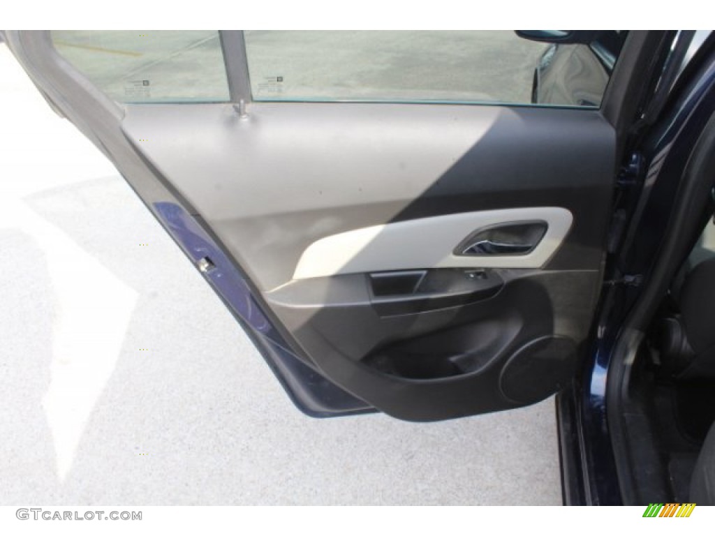 2011 Cruze LS - Imperial Blue Metallic / Jet Black/Medium Titanium photo #15