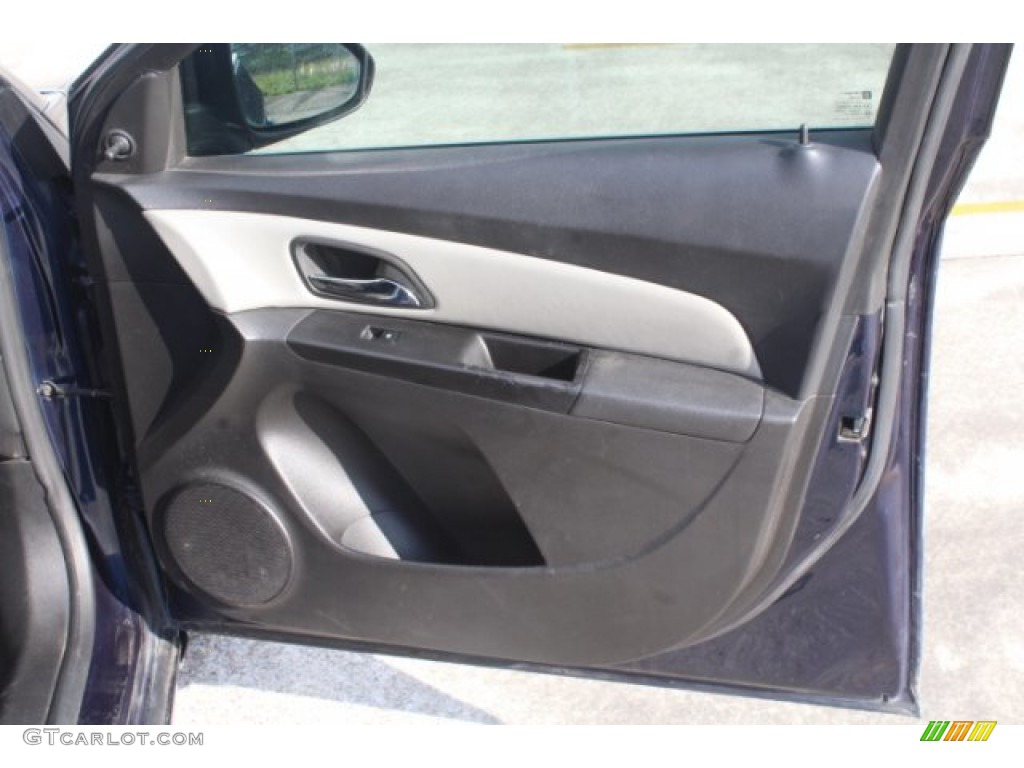 2011 Cruze LS - Imperial Blue Metallic / Jet Black/Medium Titanium photo #21