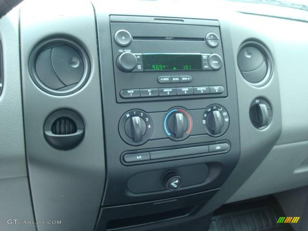 2006 F150 XL Regular Cab - Oxford White / Medium Flint photo #9