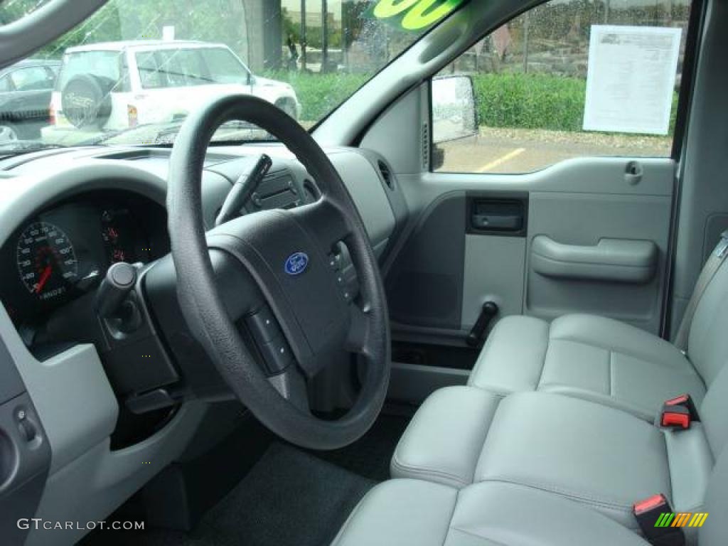 2006 F150 XL Regular Cab - Oxford White / Medium Flint photo #14