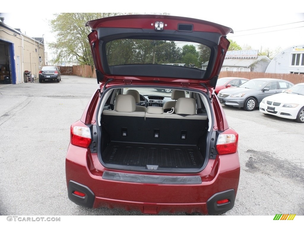 2017 Crosstrek 2.0i Premium - Venetian Red Pearl / Ivory photo #14
