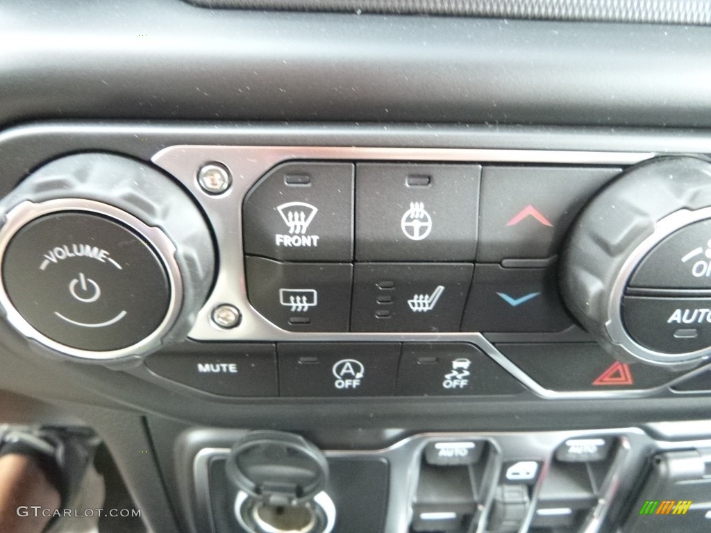 2020 Jeep Gladiator Overland 4x4 Controls Photo #133303656