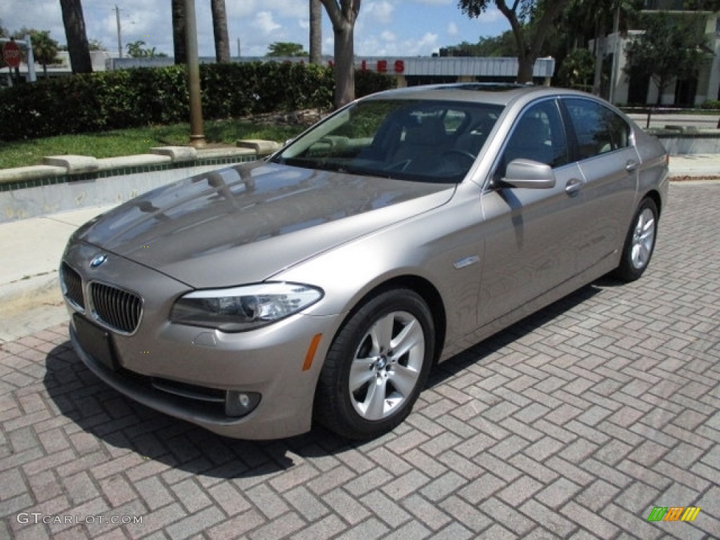 2013 5 Series 528i Sedan - Milano Beige Metallic / Venetian Beige photo #1