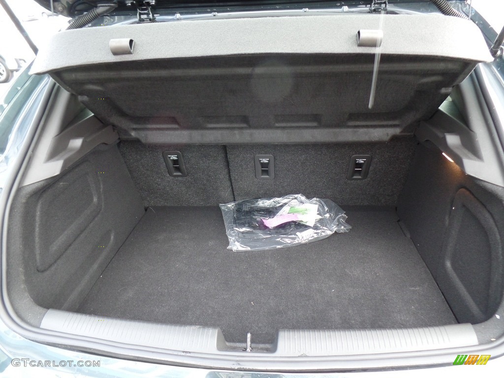 2019 Chevrolet Cruze Diesel Hatchback Trunk Photo #133321833