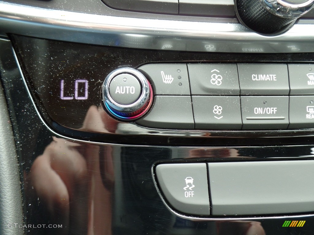 2019 Buick LaCrosse Essence AWD Controls Photos