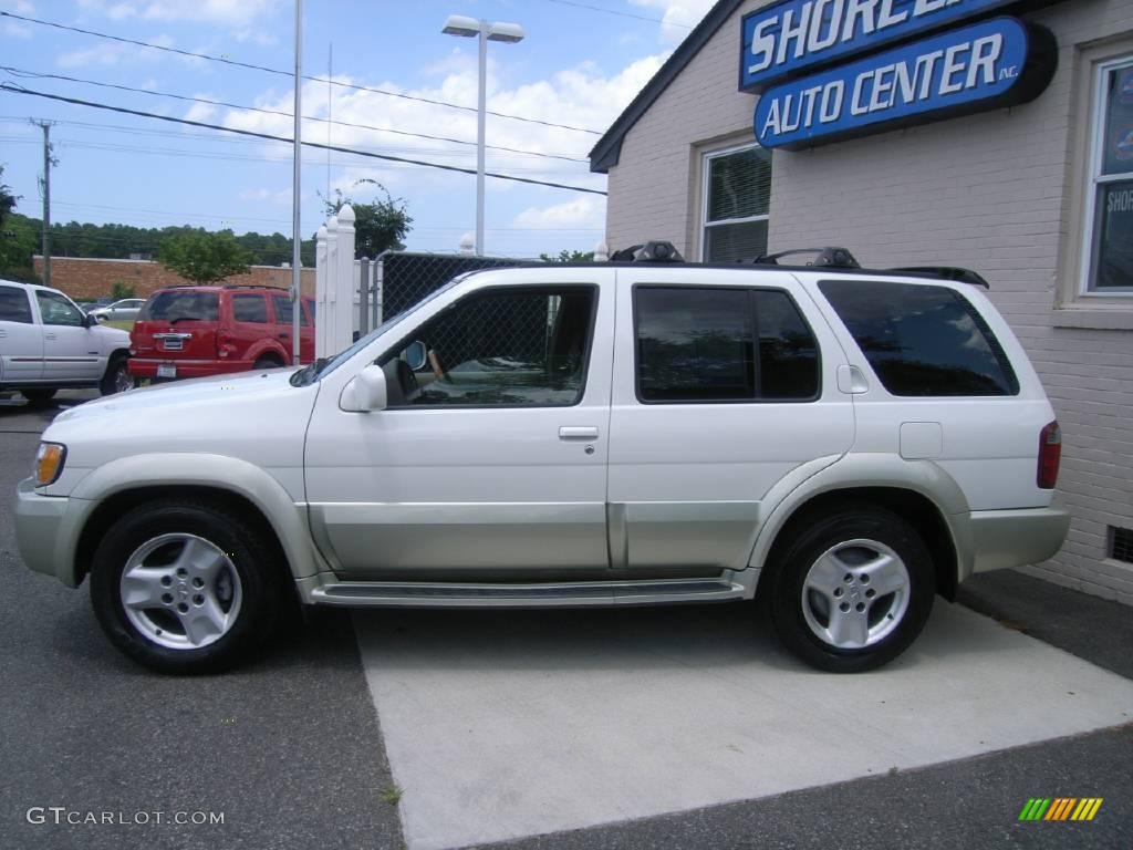 2001 QX4 4x4 - Dover White / Stone Beige photo #3