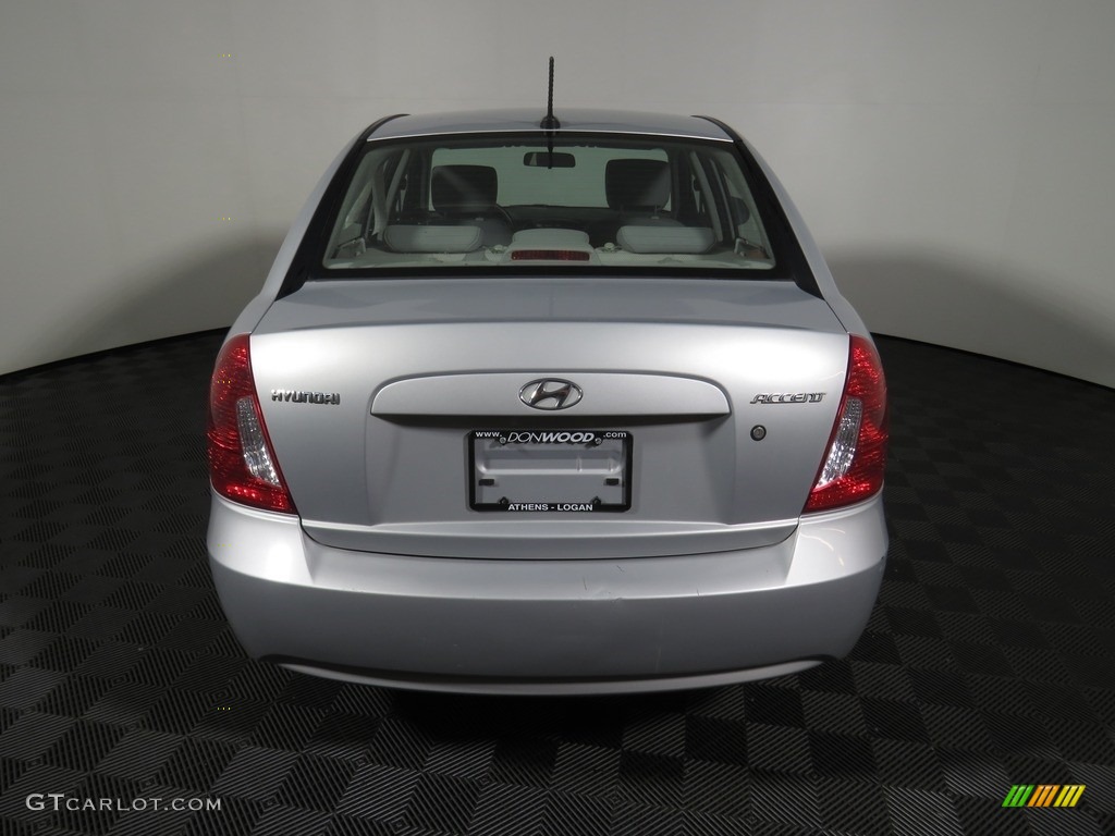 2011 Accent GLS 4 Door - Platinum Silver / Gray photo #10