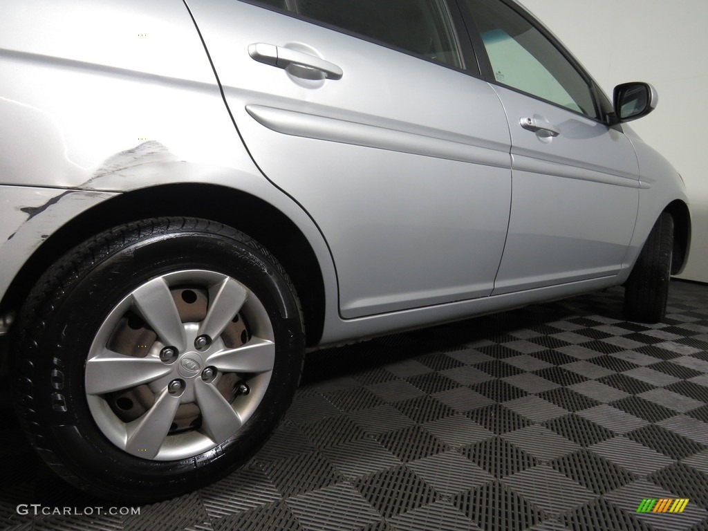 2011 Accent GLS 4 Door - Platinum Silver / Gray photo #13