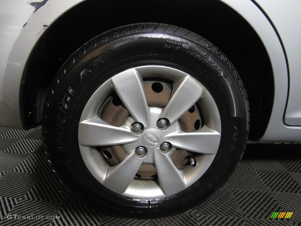 2011 Accent GLS 4 Door - Platinum Silver / Gray photo #14