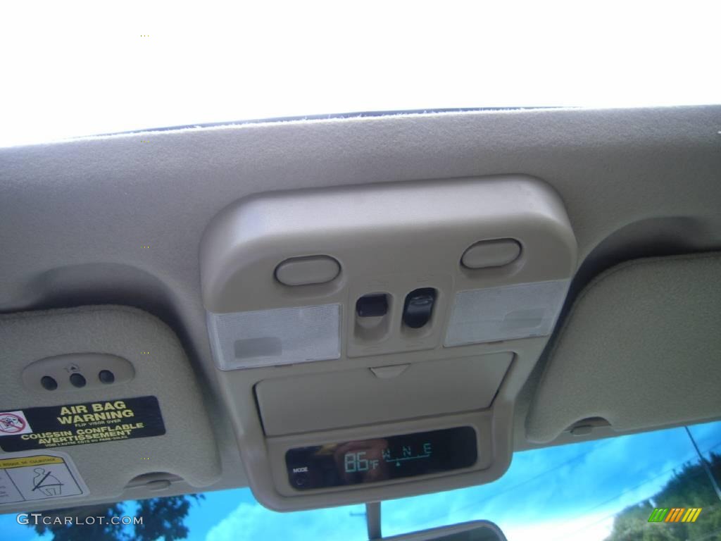 2001 QX4 4x4 - Dover White / Stone Beige photo #18