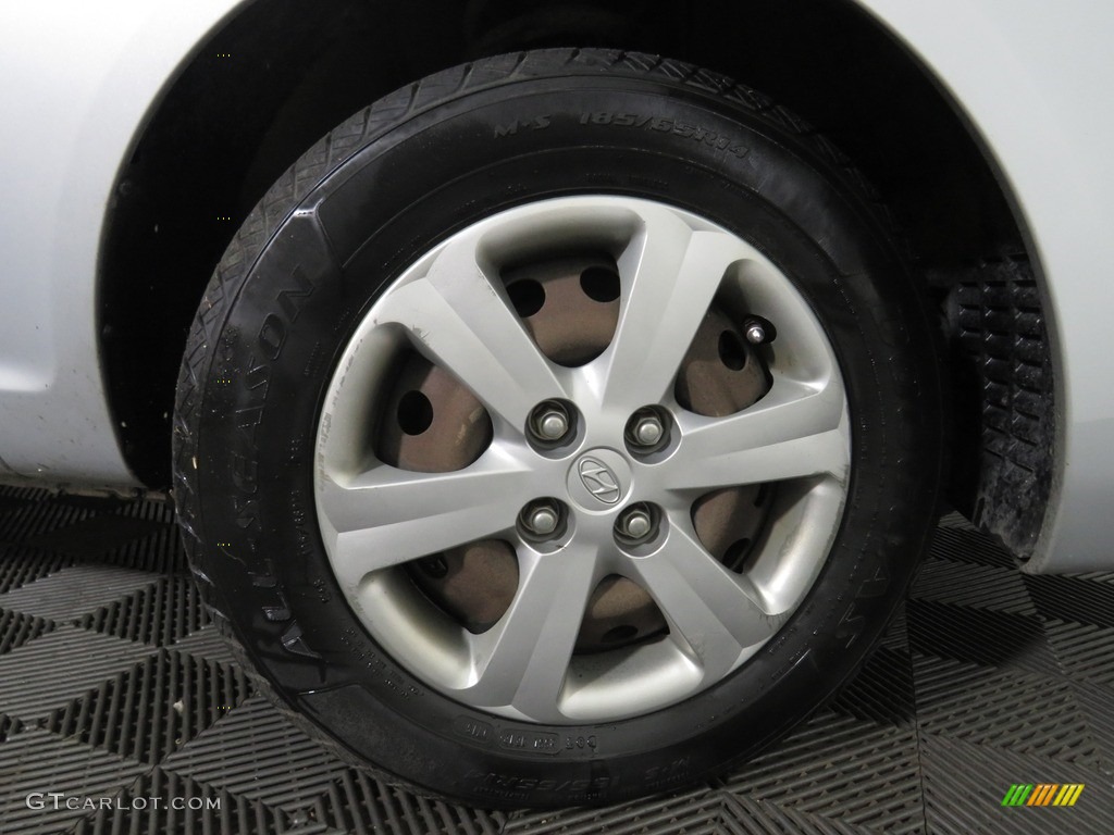 2011 Accent GLS 4 Door - Platinum Silver / Gray photo #15