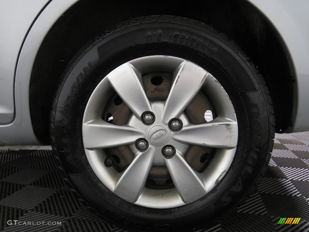 2011 Accent GLS 4 Door - Platinum Silver / Gray photo #17