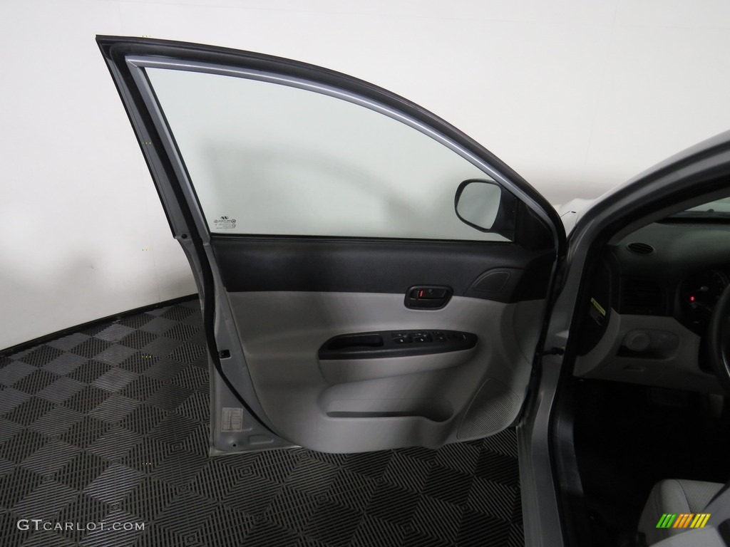 2011 Accent GLS 4 Door - Platinum Silver / Gray photo #18