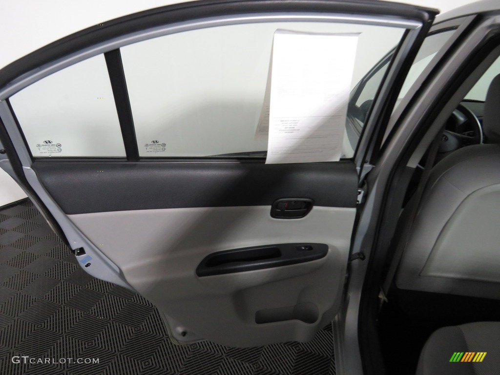 2011 Accent GLS 4 Door - Platinum Silver / Gray photo #22