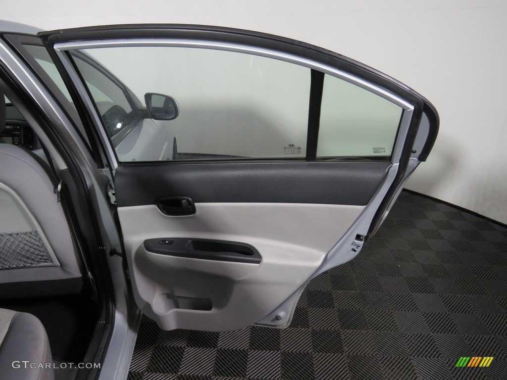 2011 Accent GLS 4 Door - Platinum Silver / Gray photo #24