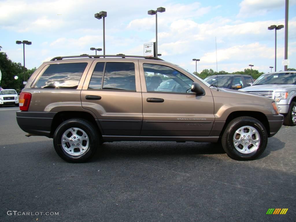 2001 Grand Cherokee Laredo 4x4 - Woodland Brown Satin Glow / Sandstone photo #2