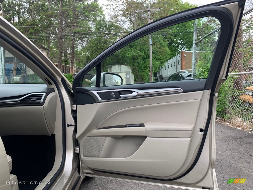 2019 Ford Fusion SEL Medium Light Stone Door Panel Photo #133334036