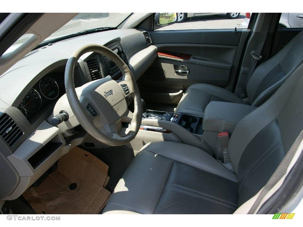 2006 Grand Cherokee Limited 4x4 - Stone White / Dark Khaki/Light Graystone photo #10