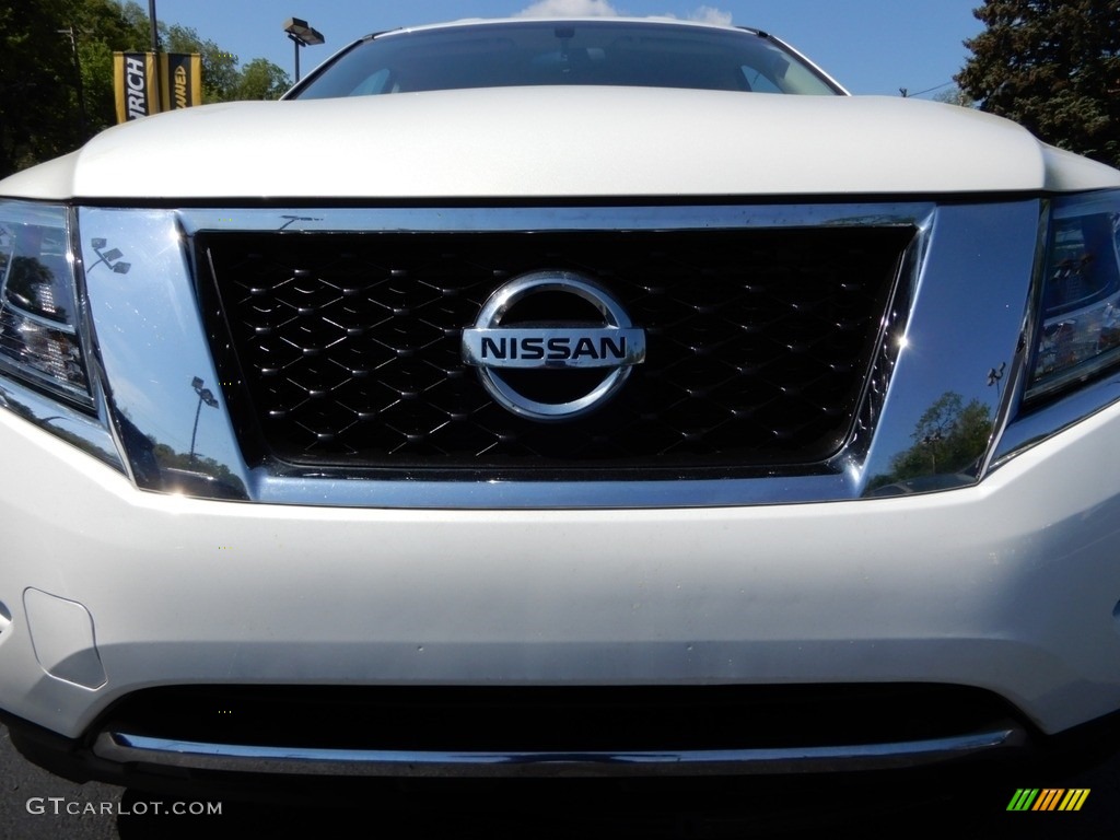 2013 Pathfinder SV 4x4 - Moonlight White / Almond photo #13