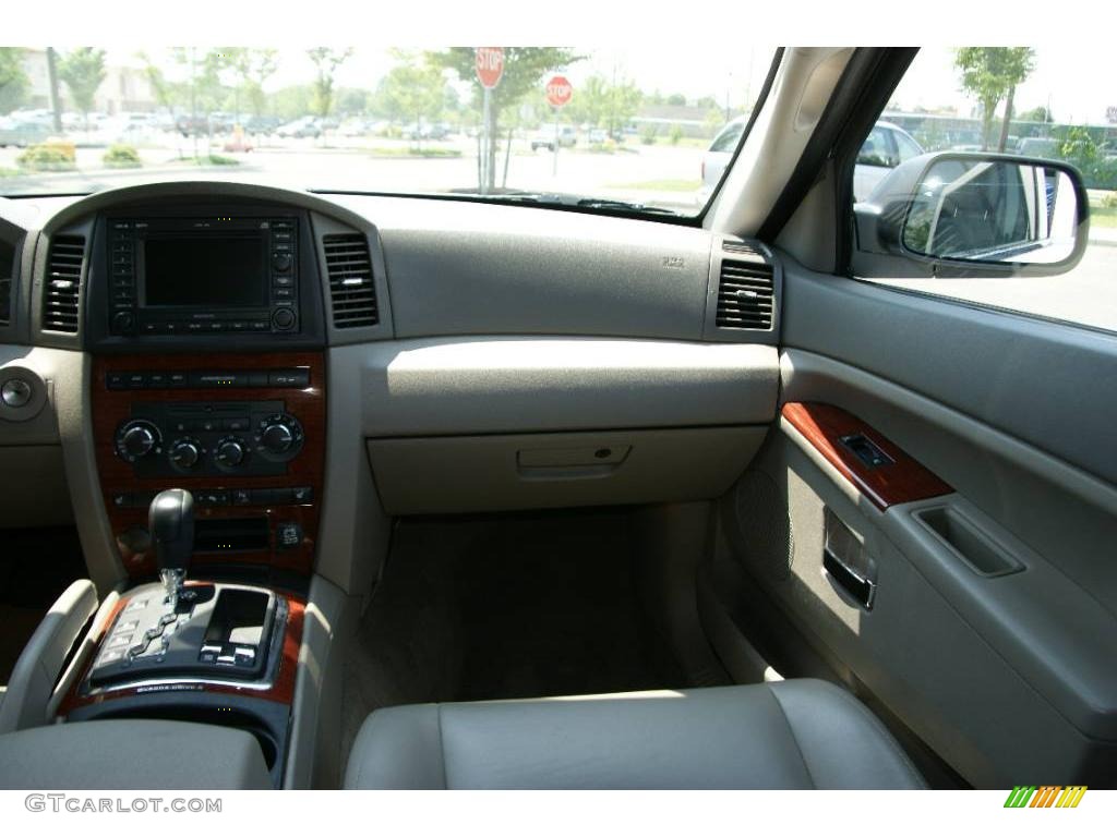 2006 Grand Cherokee Limited 4x4 - Stone White / Dark Khaki/Light Graystone photo #17