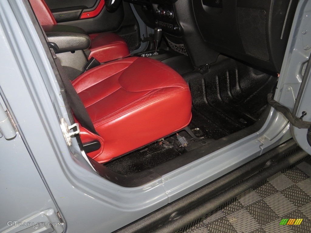 2013 Wrangler Unlimited Rubicon 4x4 - Anvil / Rubicon 10th Anniversary Edition Red/Black photo #28