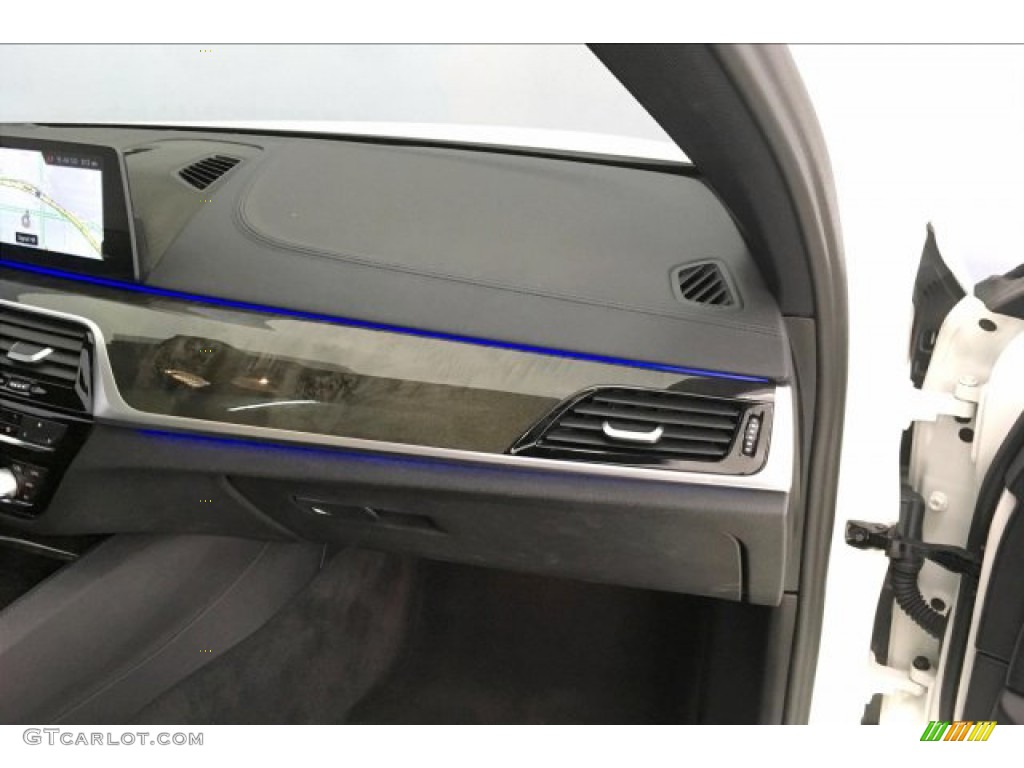 2018 5 Series 540i Sedan - Alpine White / Black photo #24