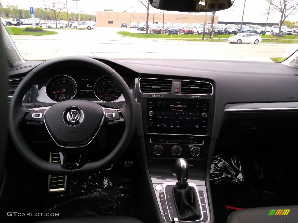 2019 Volkswagen Golf Alltrack SE 4Motion Titan Black Dashboard Photo #133358750