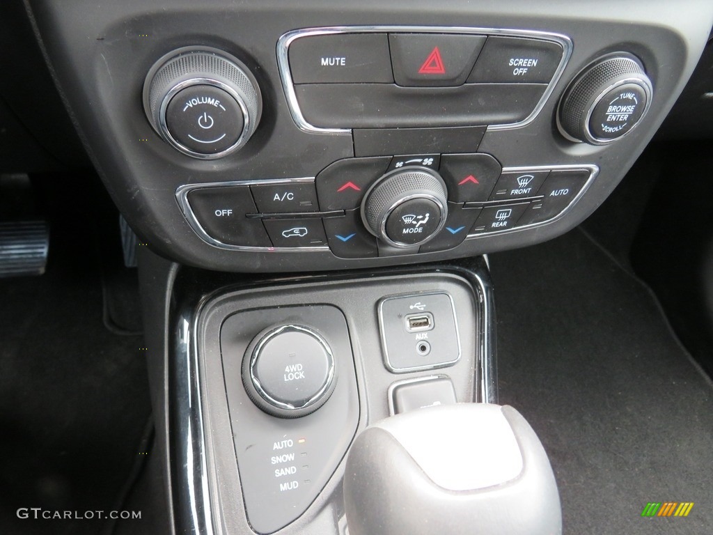 2019 Jeep Compass Limited 4x4 Controls Photo #133360646