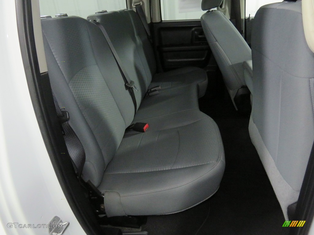 2015 1500 Express Quad Cab 4x4 - Bright White / Black/Diesel Gray photo #34