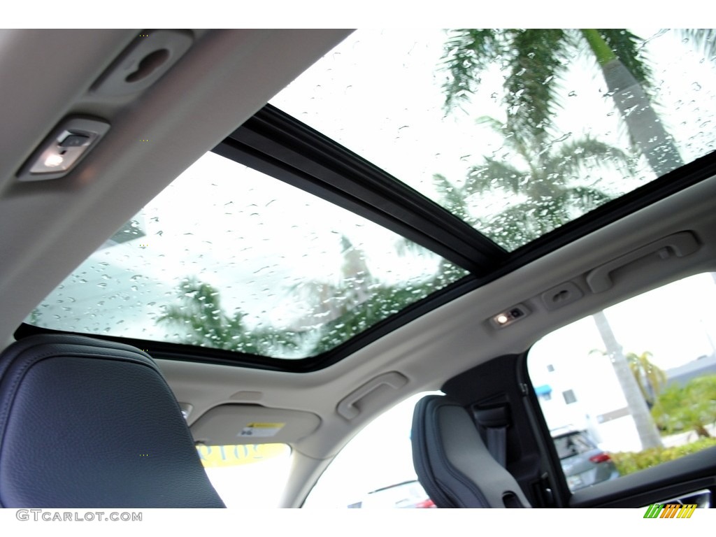 2019 Volvo XC60 T6 AWD Momentum Sunroof Photo #133369055
