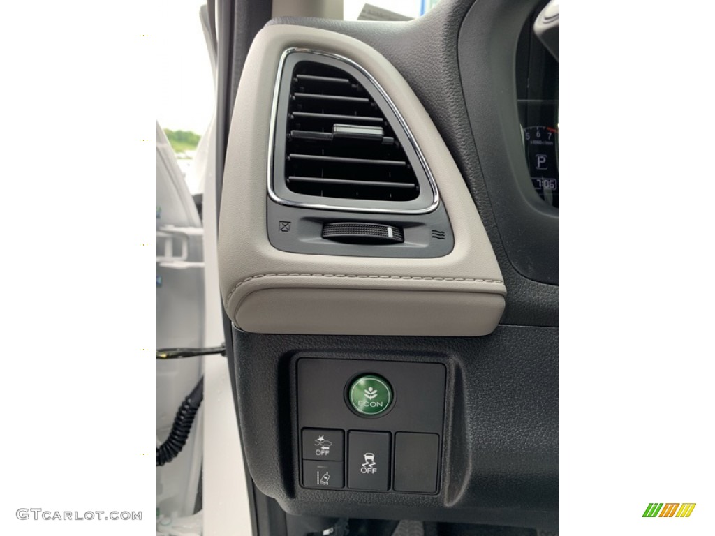 2019 HR-V EX-L AWD - Platinum White Pearl / Gray photo #10