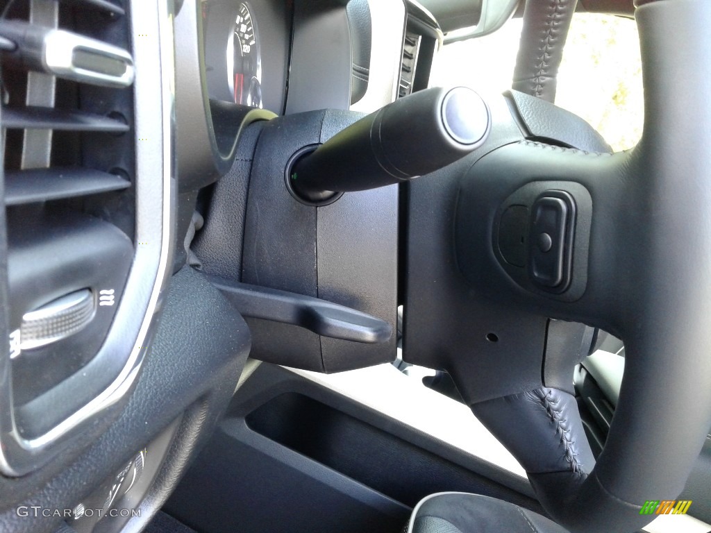 2019 1500 Laramie Crew Cab 4x4 - Diamond Black Crystal Pearl / Black photo #17